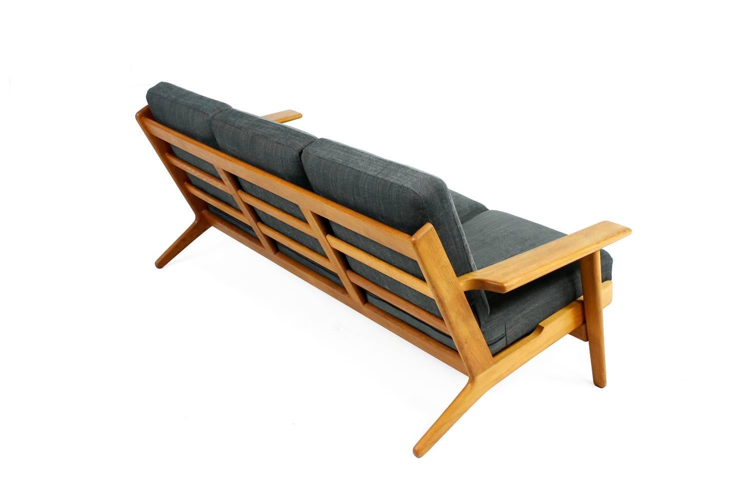 Hans J. Wegner Oak Sofa Mod. Ge 290 for Getama, 1960s Danish Modern Design im Zustand „Hervorragend“ im Angebot in Hamminkeln, DE