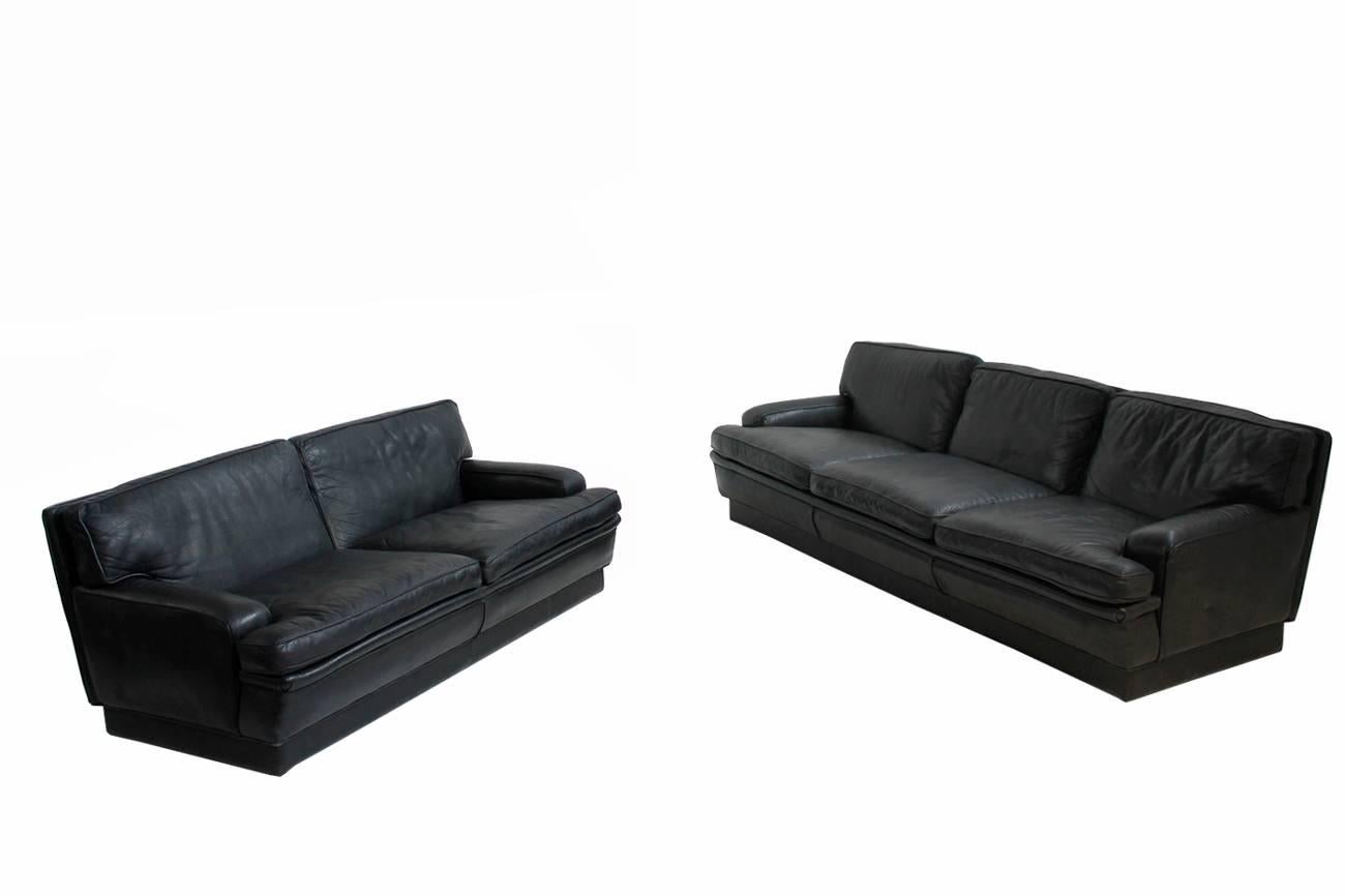 Beautiful, rare and exclusive 1960s leather sofa set. Design: Arne Norell, Mod. Mexico made by Norell Möbel, AB, Sweden.
Both sofas are in a fantastic condition, free standing, cushions with down filling, overall very high quality, thick leather,