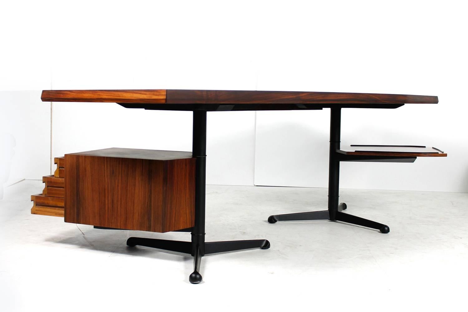 Beautiful 1960s Osvaldo Borsani Writing Table Mod. T98 Tecno Italy Rosewood Desk In Good Condition In Hamminkeln, DE