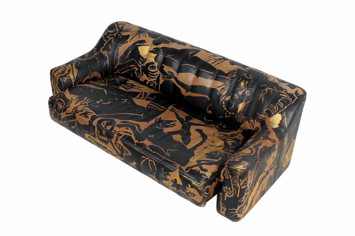 Mid-Century Modern Unique 1970s Vintage De Sede DS 44 Buffalo Leather Sofa with Abstract Painting