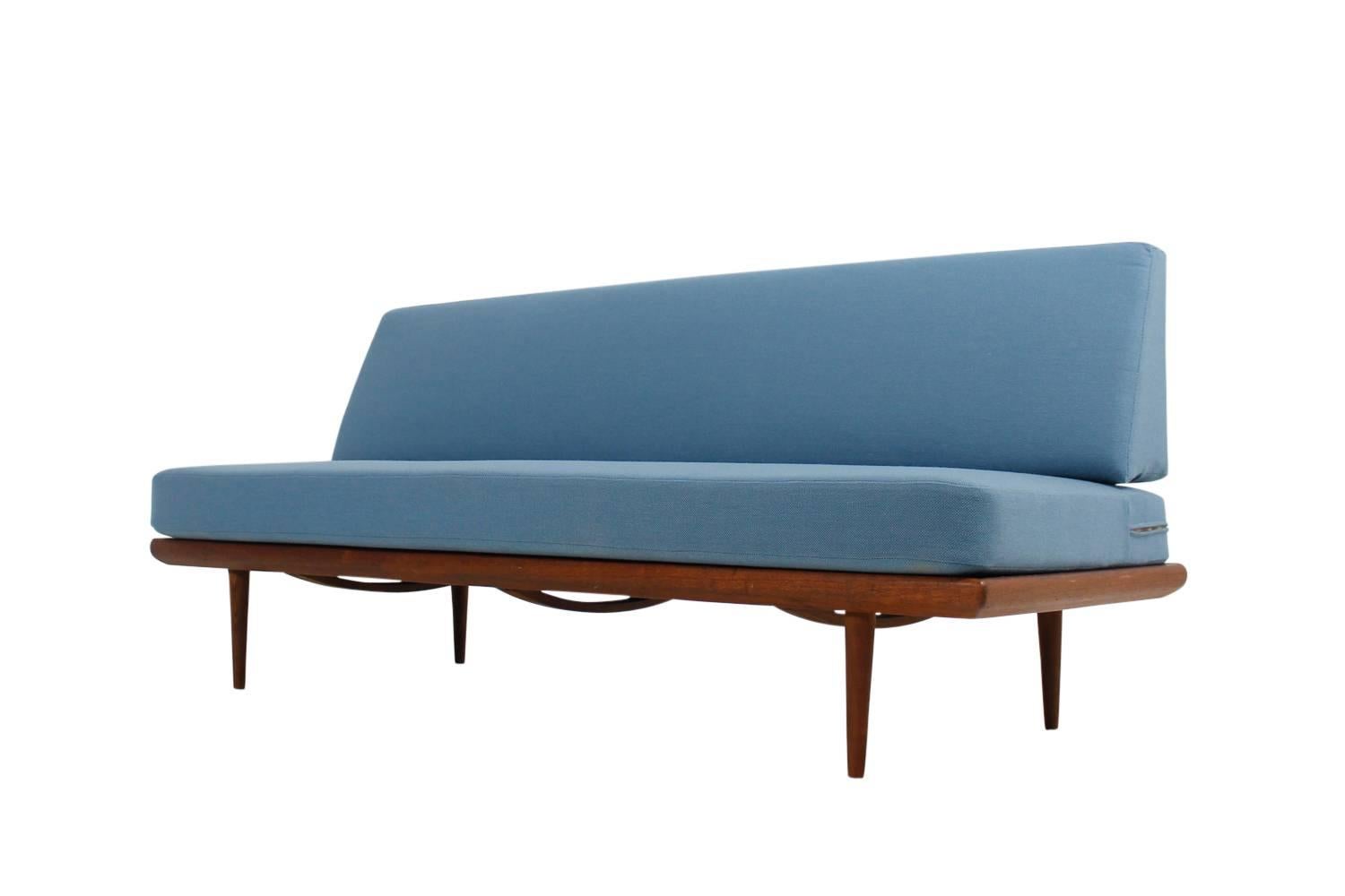 Beautiful Mid-Century Danish modern teak daybed by Peter Hvidt & Orla Mølgaard Nielsen for France & Son, made in Denmark.
Teak base in very good condition, upholstery renewed and covered with a light blue woven fabric. Overall a very good condition.