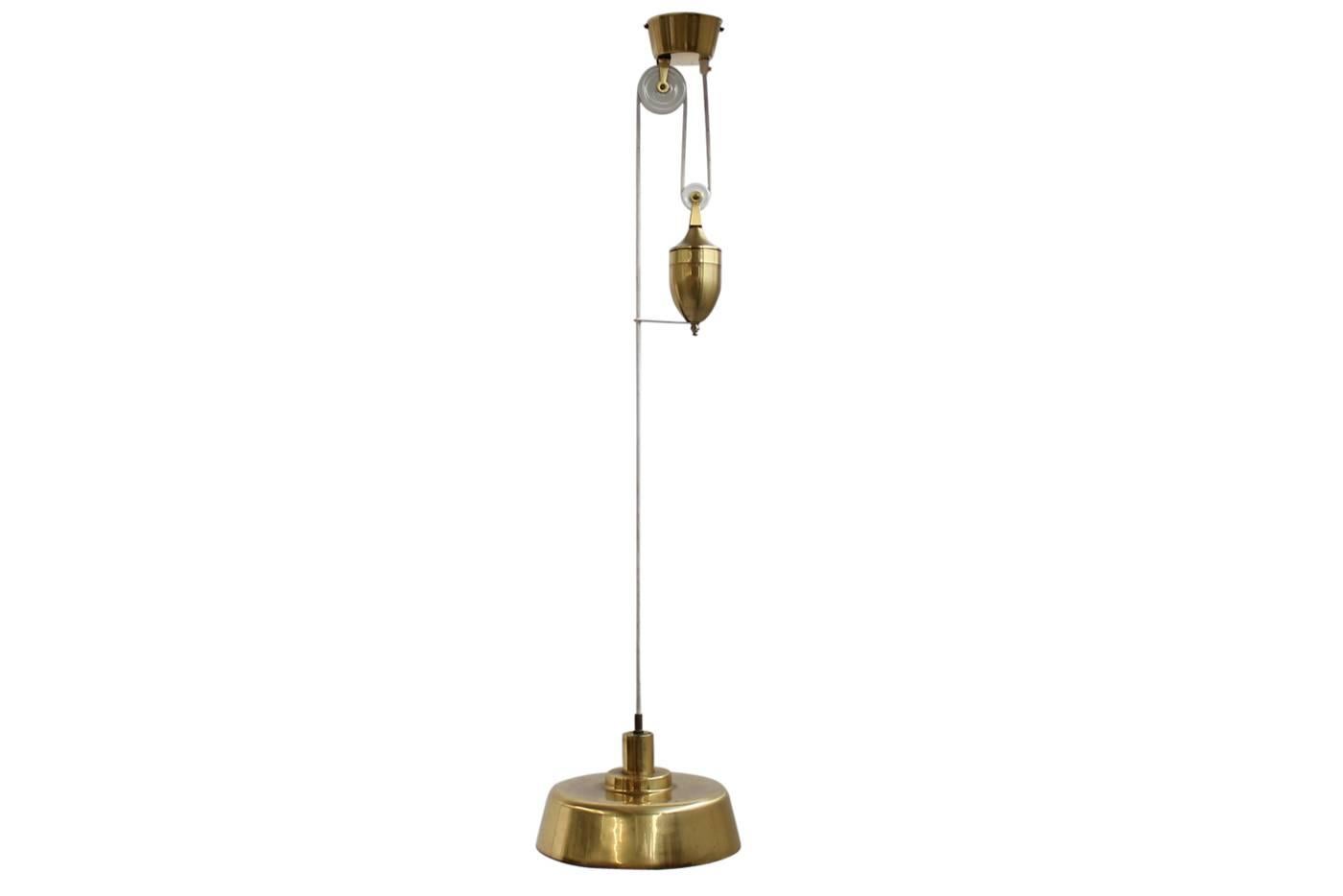 Beautiful counterweight pendant lamp, brass, ceramic wheels, nice mechanism, good condition. Measures: Diameter circa 30cm, height adjustable.
Special: Free shipping worldwide!