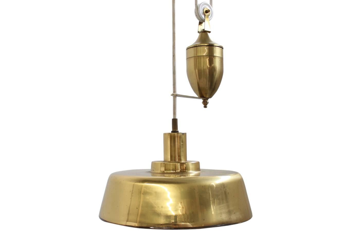 Adjustable 1950s Counterweight Brass Pendant Lamp Mid-Century Modern In Good Condition In Hamminkeln, DE