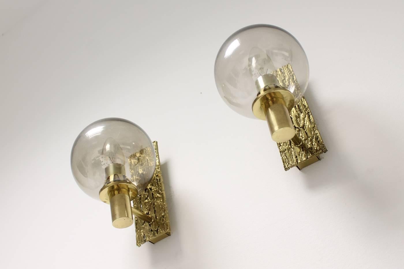Pair of Brass and Smoked Glass Brutalist Sconces in Gold, Sweden 1960s In Good Condition For Sale In Hamminkeln, DE