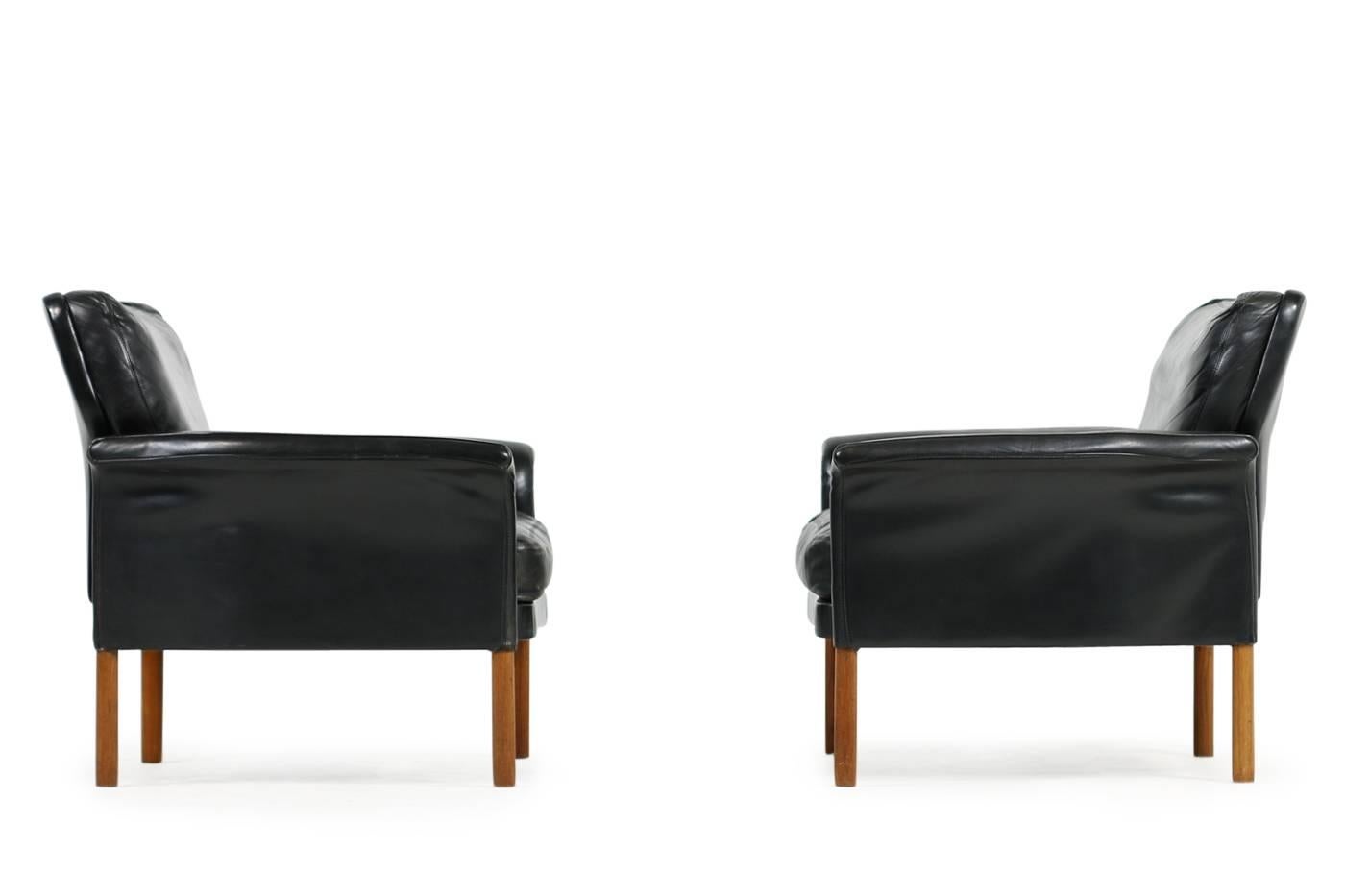 Mid-20th Century Pair of Leather and Teak Lounge Chairs with Down Filling Hans Olsen Attributed