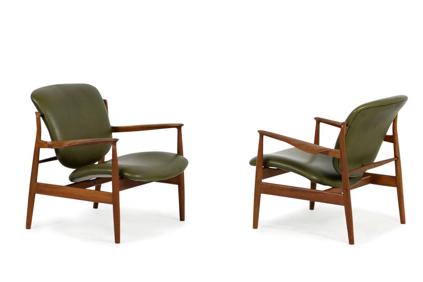 Mid-20th Century Amazing Pair of 1950s Finn Juhl Lounge Easy Chairs Mod. FD 136 Teak and Leather