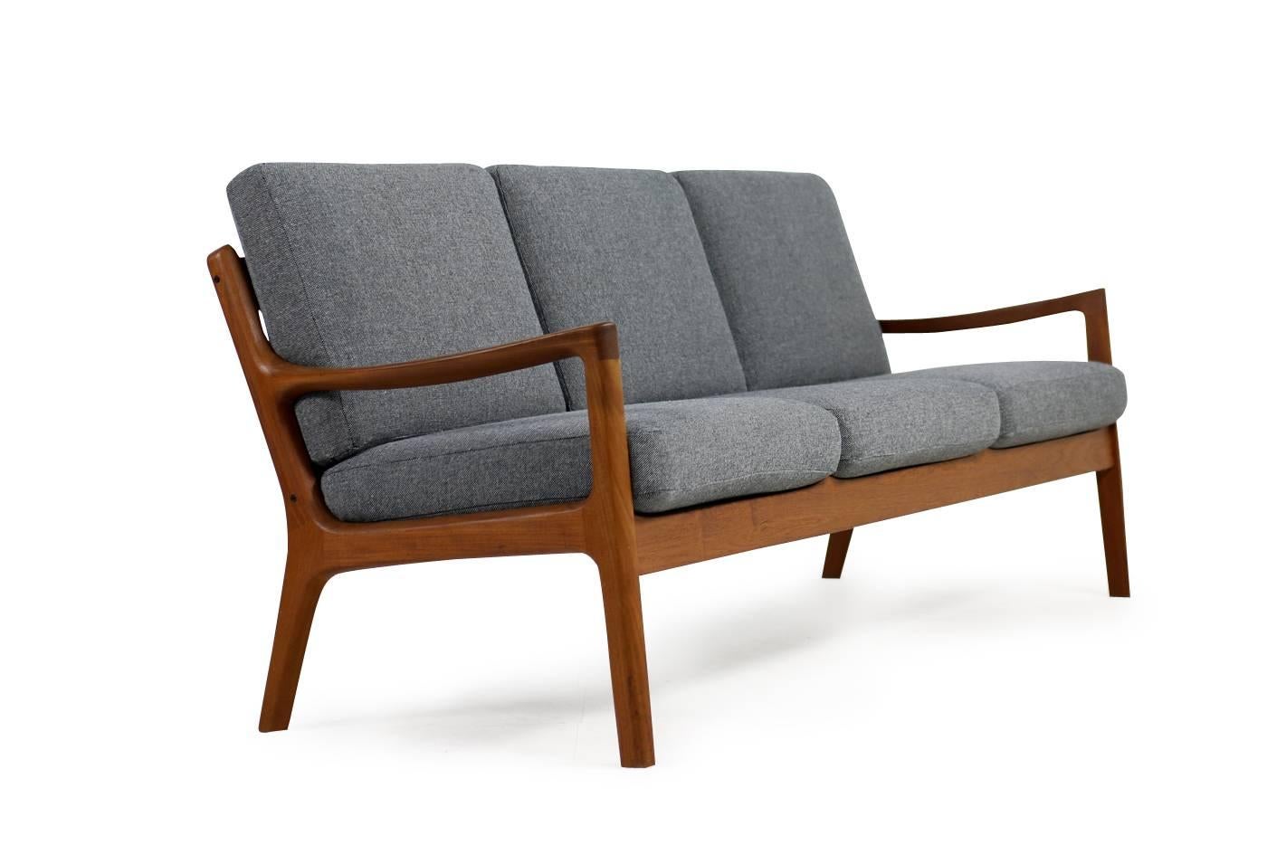 Beautiful 1960s Ole Wanscher Teak Three-Seat Sofa Senator Series Danish CADO In Excellent Condition In Hamminkeln, DE