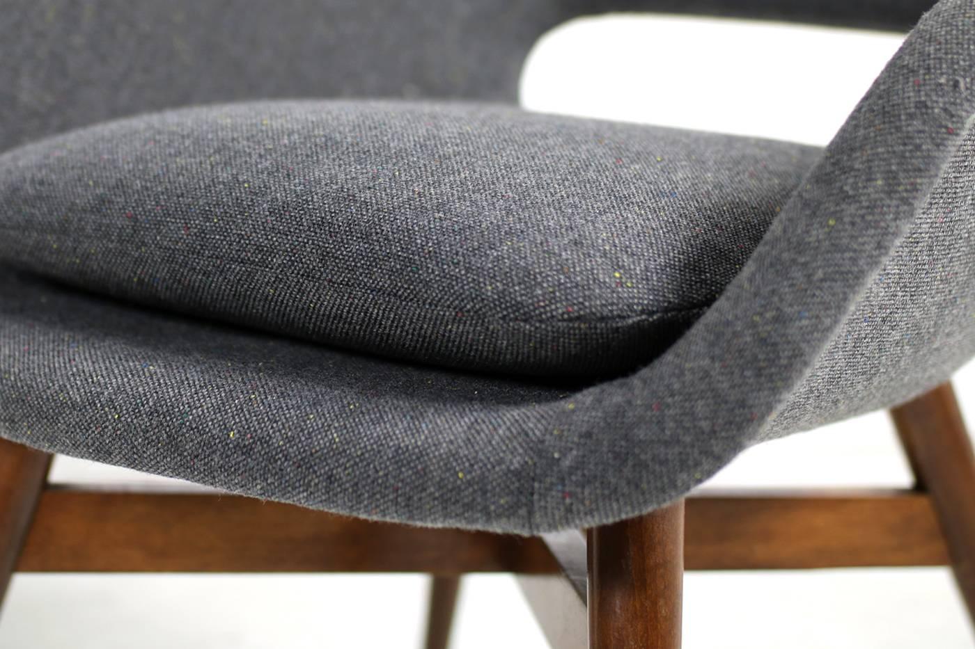 Schönes Paar 1960er Miroslav Navratil Lounge Chairs, neue Polsterung im Angebot 2
