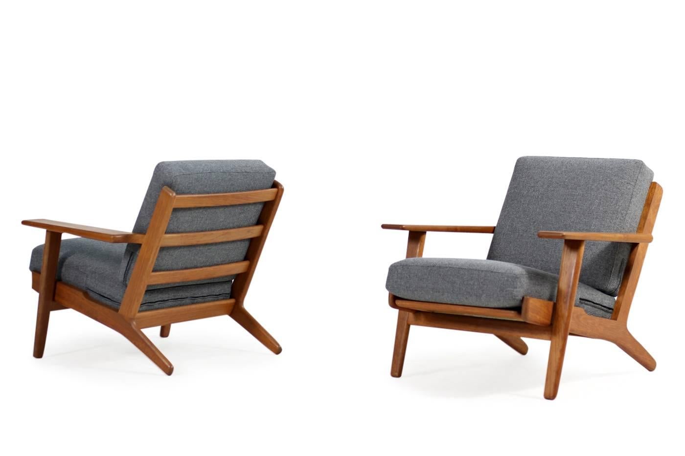 Fabric Fantastic Pair of Hans J. Wegner Low Lounge Easy Chairs Mod. GE 290 Oak GETAMA