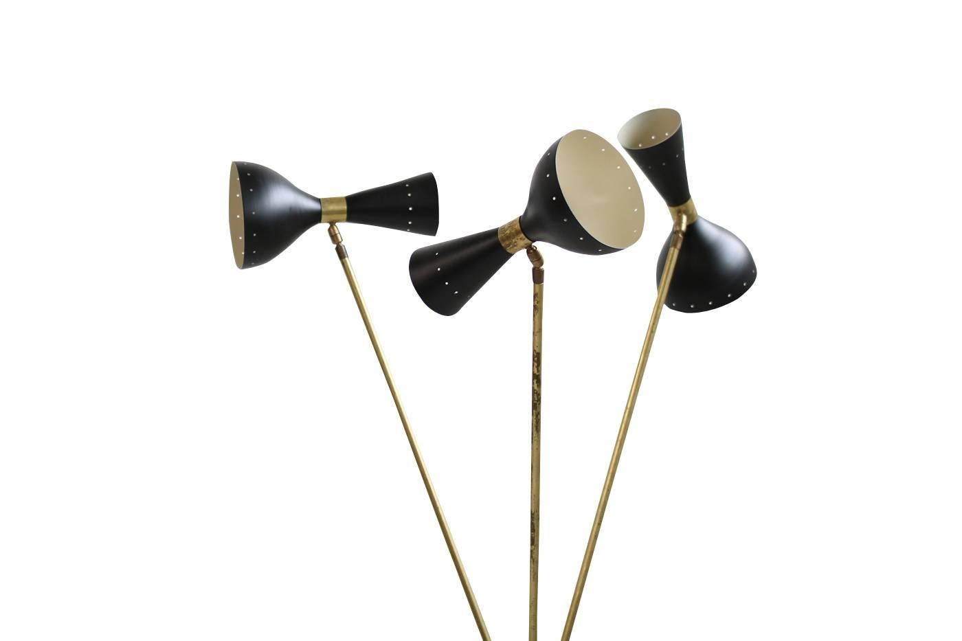 Amazing Italian Minimalist Adjustable Tripod Floor Lamp Brass in Stilnovo Style In Excellent Condition In Hamminkeln, DE