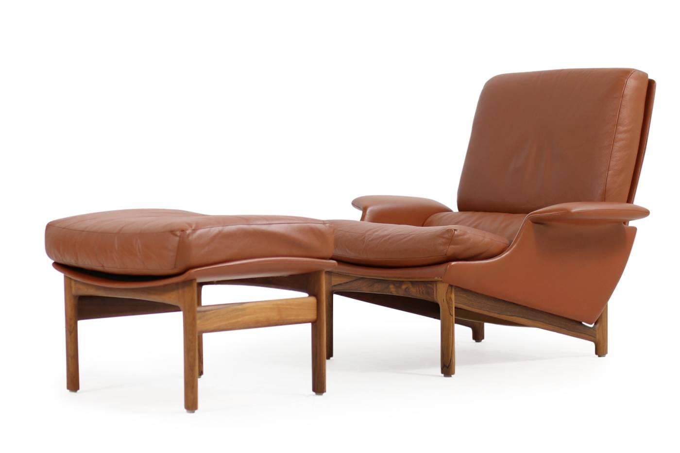 Beautiful and very rare 1960s lounge chair and ottoman by Ib Kofod Larsen, Mod. Adam for Mogens Kold Denmark, amazing condition, cognac leather and rosewood base.
Lounge chair ca. W x D x H, 93 x 79 x 81cm seat height 40cm
Ottoman ca. W x D x H,