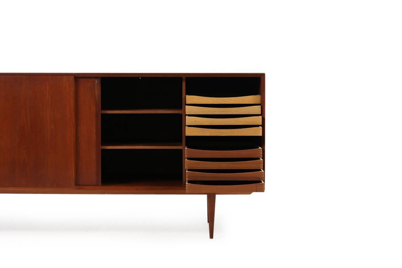 1960s, Teak Sideboard Herny Rosengren Hansen for Brande Mobler Danish Modern In Good Condition In Hamminkeln, DE