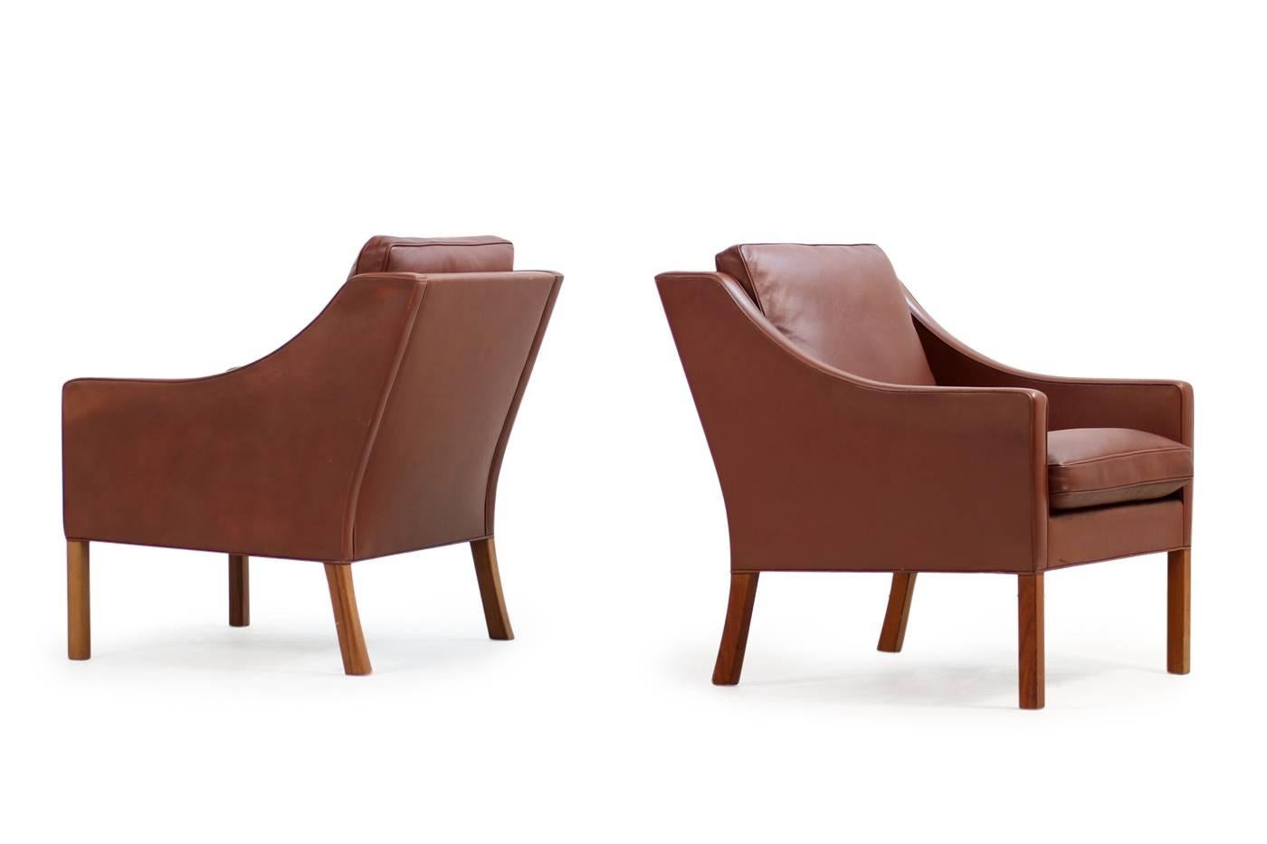 Beautiful pair of Borge Mogensen 2207 easy lounge chairs, cognac/brown leather, fantastic condition, cushions were reupholstered for more comfort, teak legs, a matching Mogensen 2209 Sofa is available, please visit our 1stdibs storefront.