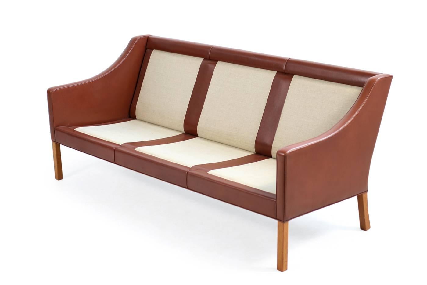 Mid-20th Century 1960s Borge Mogensen Mod. 2209 Cognac Leather Lounge Sofa Fredericia, Denmark