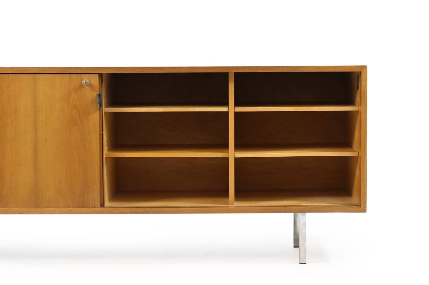 Beautiful, original and authentic Florence Knoll Sideboard Mod. 116 for Knoll International, manufactured for Wohnbedarf S.A Switzerland in the 1950s
Fantastic authentic condition, adjustable shelves inside, cherrywood and maplewood. Chrome legs,