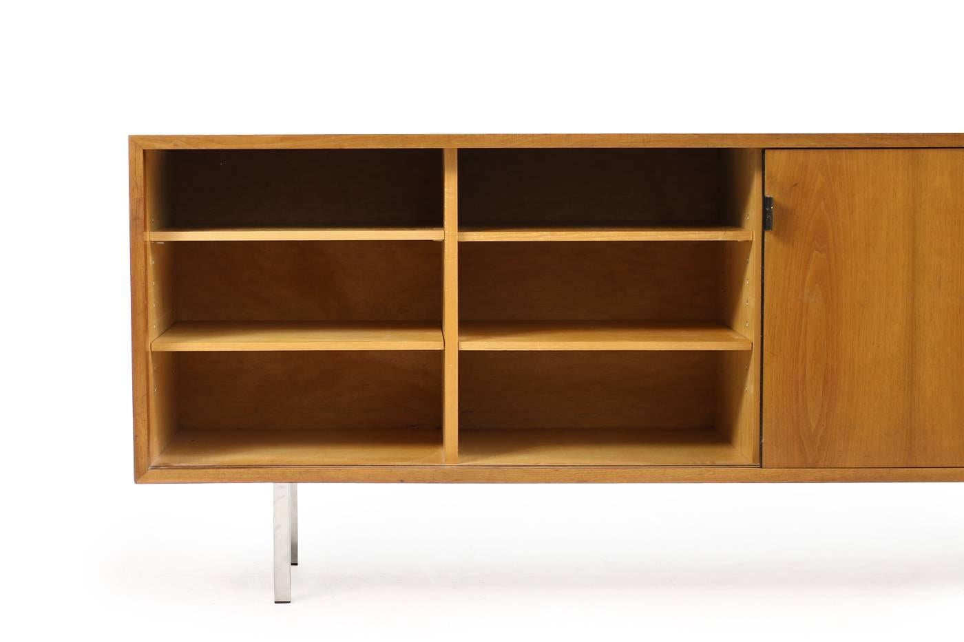 Rare 1950s Florence Knoll Mod. 116 Cherrywood Sideboard Knoll International In Good Condition For Sale In Hamminkeln, DE
