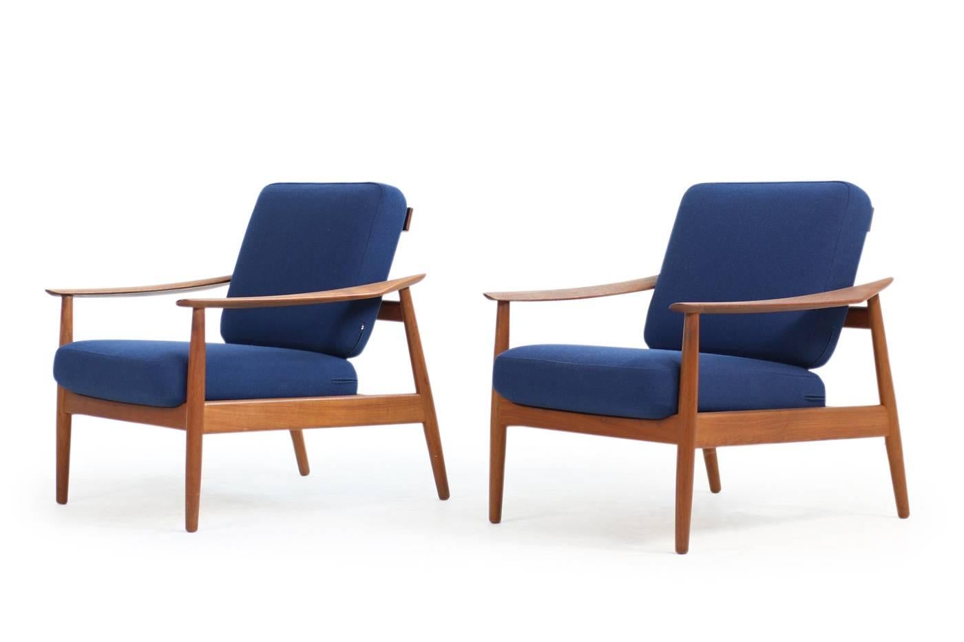 Beautiful pair of 1960s Arne Vodder easy chairs, renewed upholstery and covered with new woven fabric in dark blue. Super good condition.
