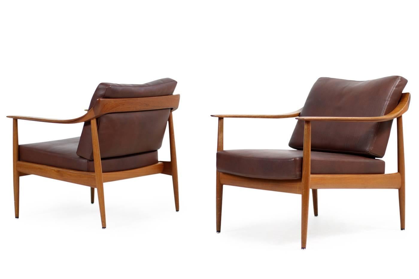 Beautiful pair of 1960s teak easy chairs, very rare with leather upholstery, made to order. Very good condition, Knoll antimott, Germany 1960s, Mid-Century Modern design.