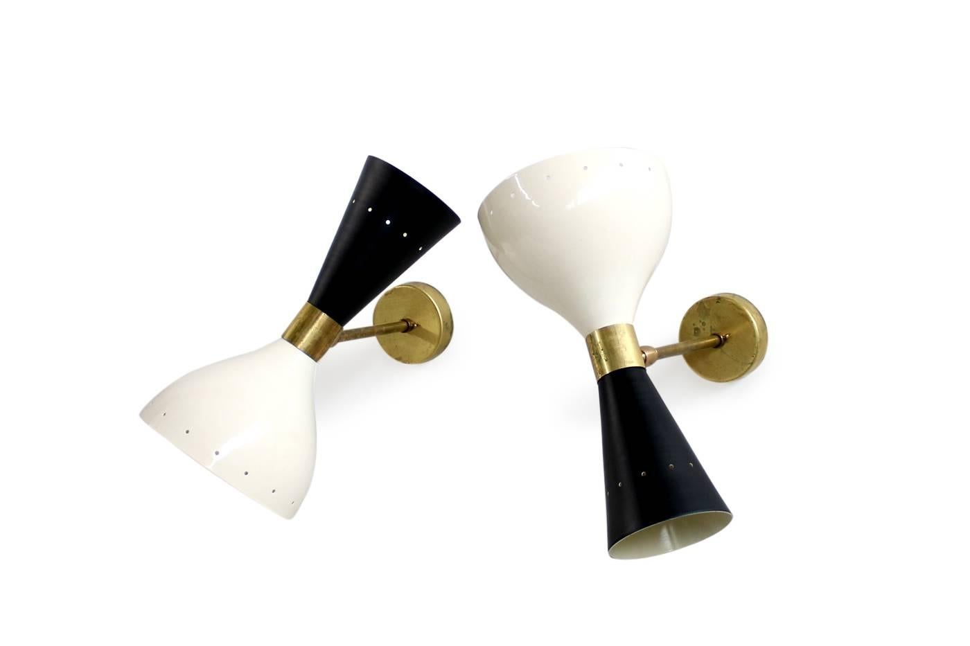 Beautiful pair of Italian sconces, the lampshades are adjustable and can light in different directions, every lampshade is for one large bulb and a small bulb, they can be used with both bulbs or only with one.
Beautiful design and beautiful light.