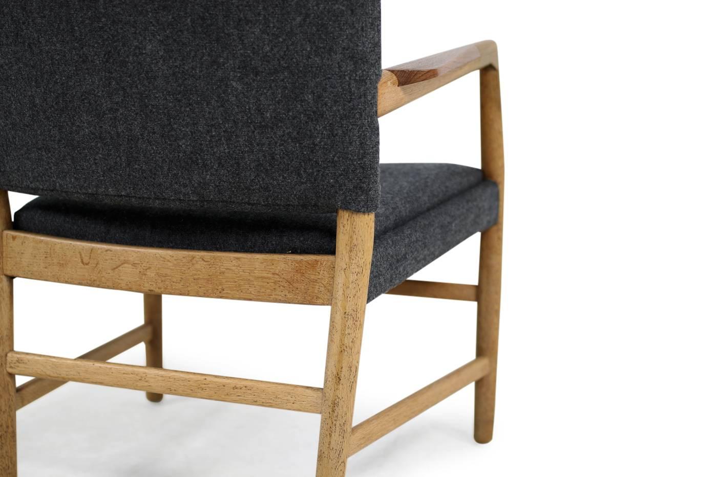 1950s Hans J. Wegner 'Town Hall' Chair Oak and Teak Mid-Century Modern Design (Teakholz)