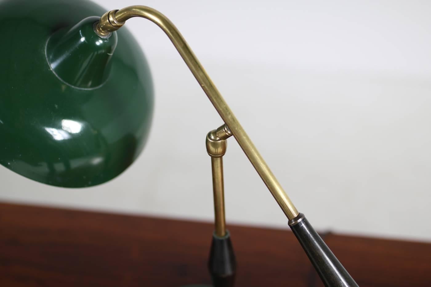 1950s Italian Table Lamp Arredoluce Dark Green & Brass with Adjustable Lampshade In Good Condition In Hamminkeln, DE