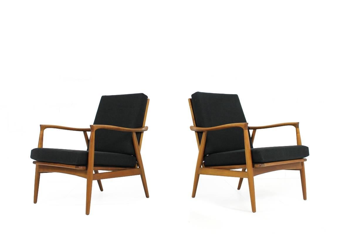 Pair of beautiful scandinavian Mid Century sculptural walnut Easy Chairs 1960s In Excellent Condition In Hamminkeln, DE