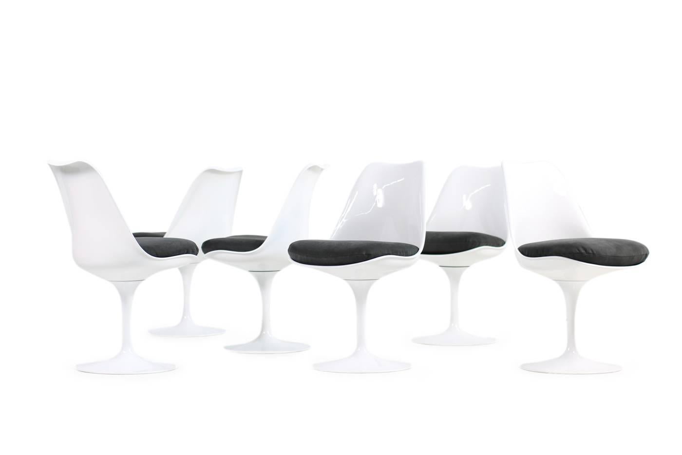 Mid-Century Modern 1960s Eero Saarinen Tulip Dining Table and Six Swivel Chairs Knoll International