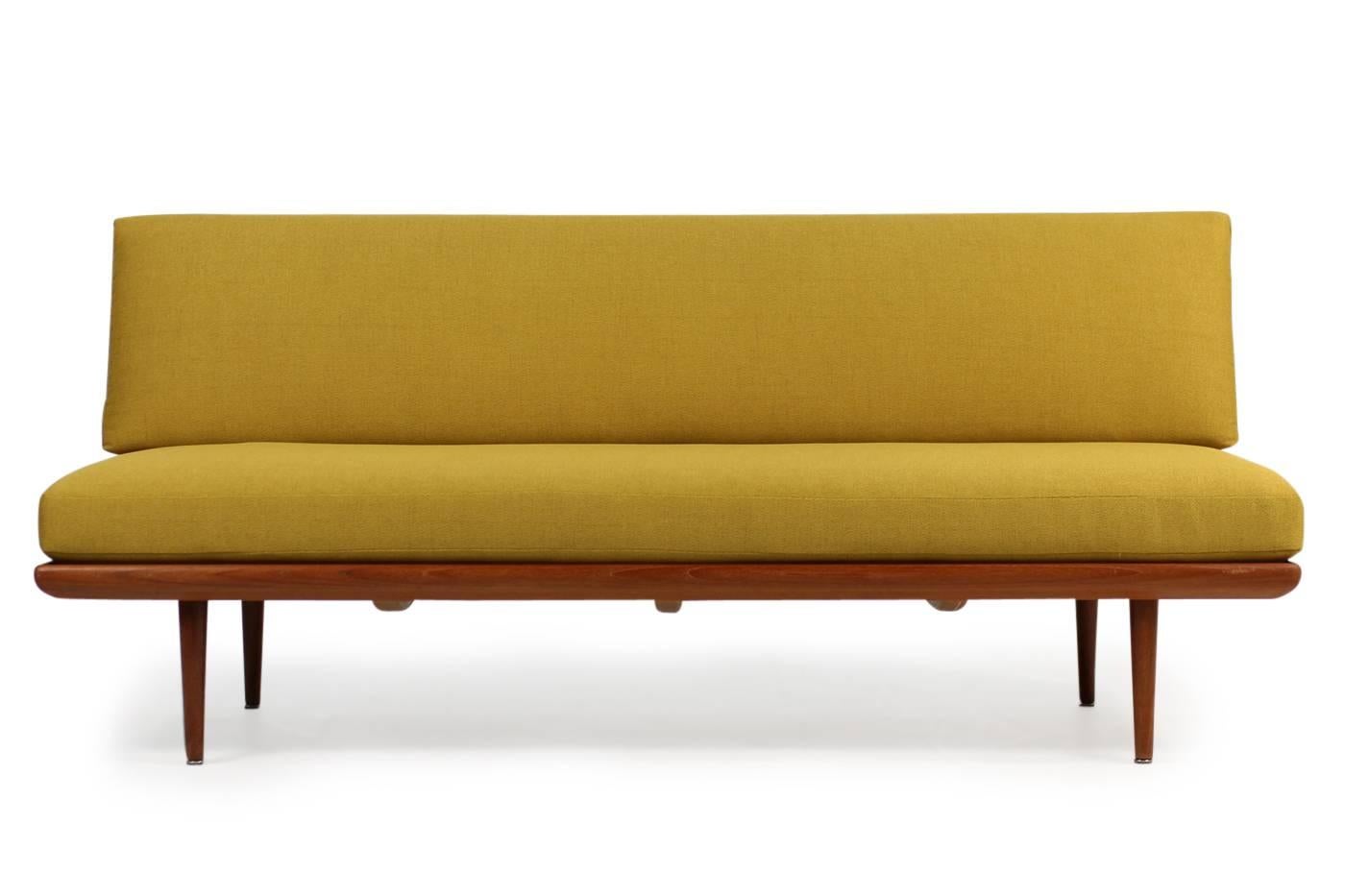 Beautiful 1960s Danish modern daybed, designed by Peter Hvidt & Orla Mølgaard Nielsen, produced by France & Son, marked. Renewed upholstery and covered with high quality woven fabric in 'curry' (dark yellowish tone) a beautiful condition, also the
