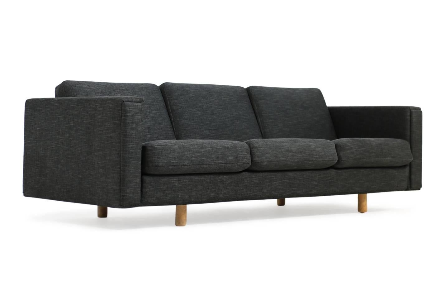 Danish 1960s Hans J. Wegner Sofa Mod. Ge 300 for GETAMA, Denmark, New Upholstery, Oak