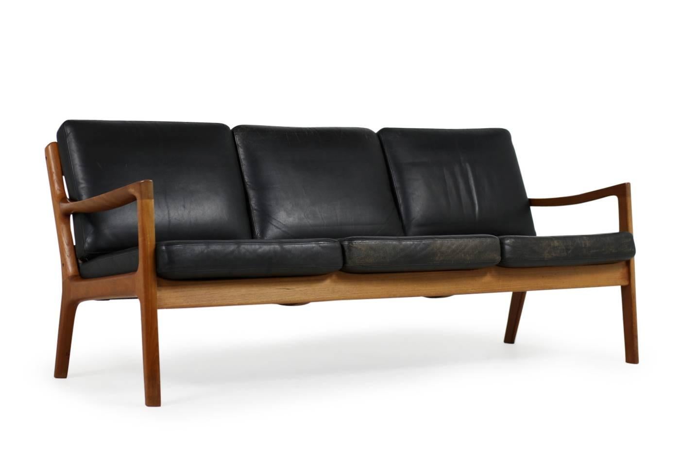 Schönes dänisches modernes Sofa:: 1960er Jahre von Ole Wanscher:: Senator Series:: schönes Vintage-Sofa:: Originalzustand und Lederkissen mit Patina:: fantastischer Zustand:: frühe Ausgabe:: hergestellt von France & Son:: Dänemark 
 