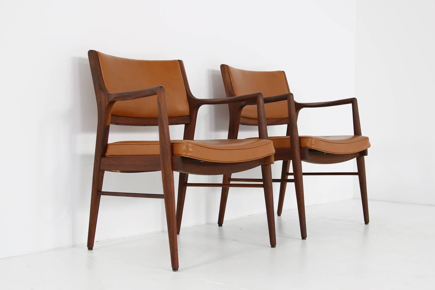 Pair of 1960s Solid American Walnut & Cognac Leather Lounge Chairs, MI 1961 U.S. In Excellent Condition In Hamminkeln, DE