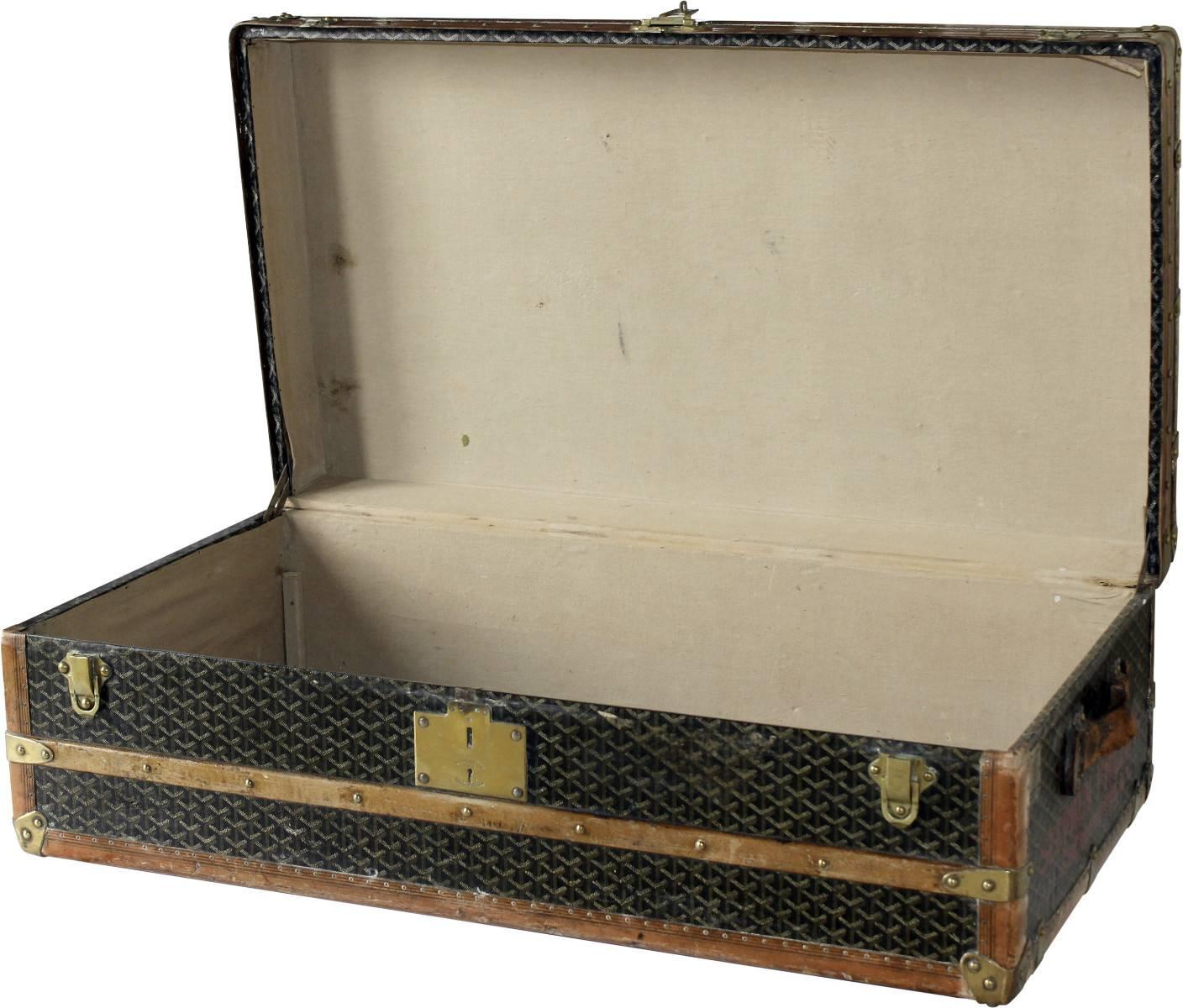 This extremely rare Goyard cabin trunk is a true statement piece and is in excellent condition. Finished in a stunning brown leather edging with a beautiful patina and adorned with brass hardware. This trunk would make an ideal low lying coffee