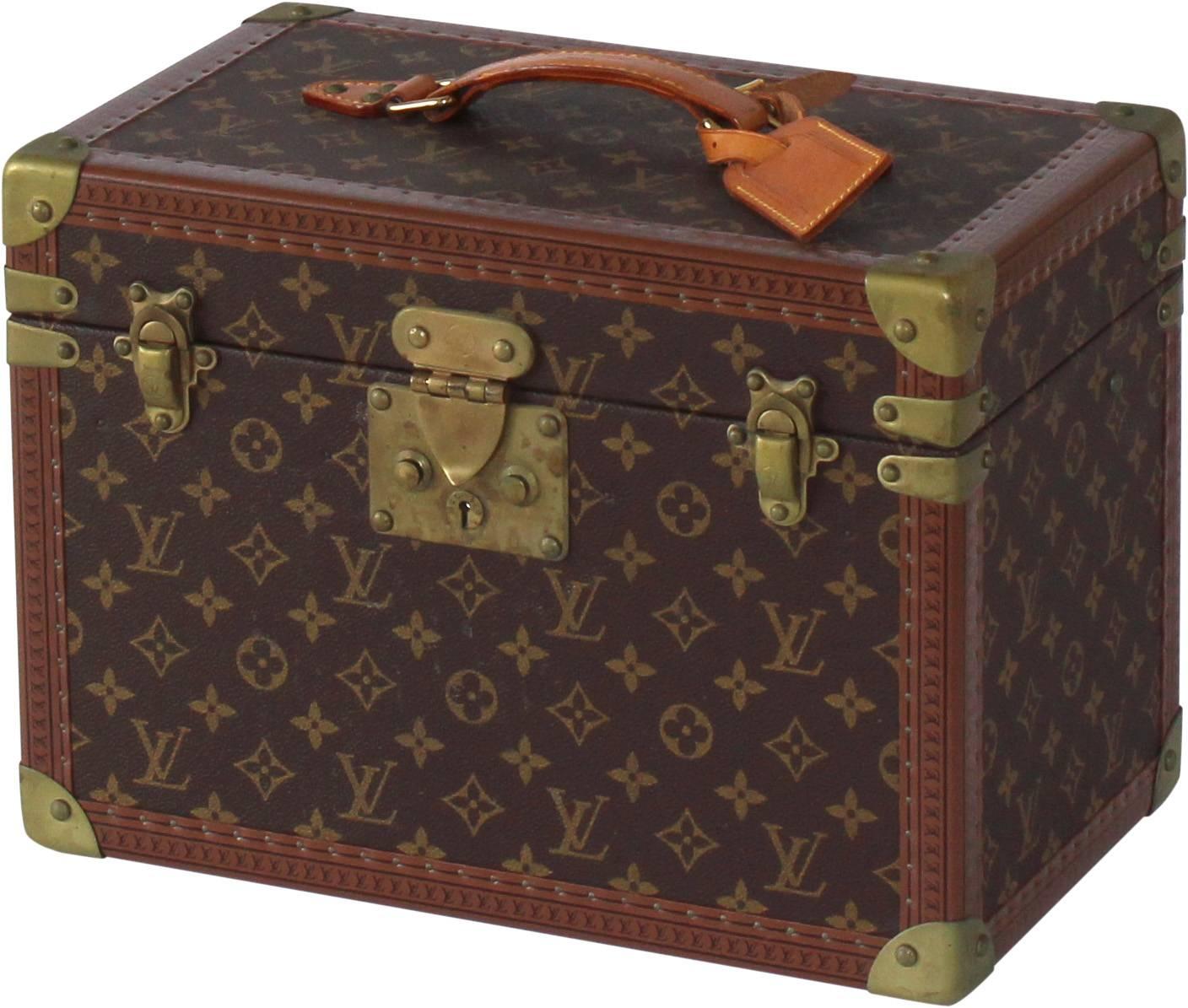 lv vanity case