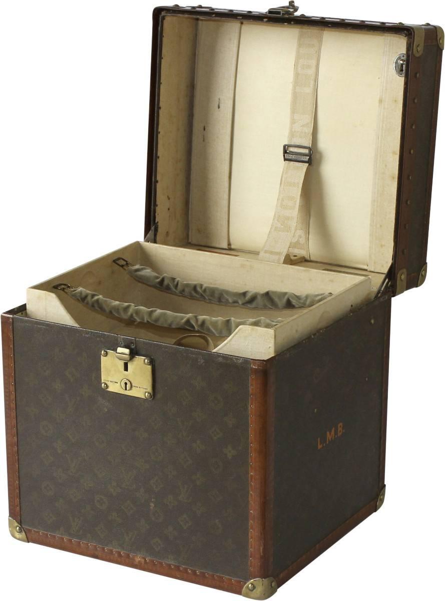 Rare men's hat trunk with bowler hat insert. In excellent condition, circa 1930s. Originally procured in California, ideal as a side table, customizable stand is available to elevate and showcase this piece (additional costs associated).