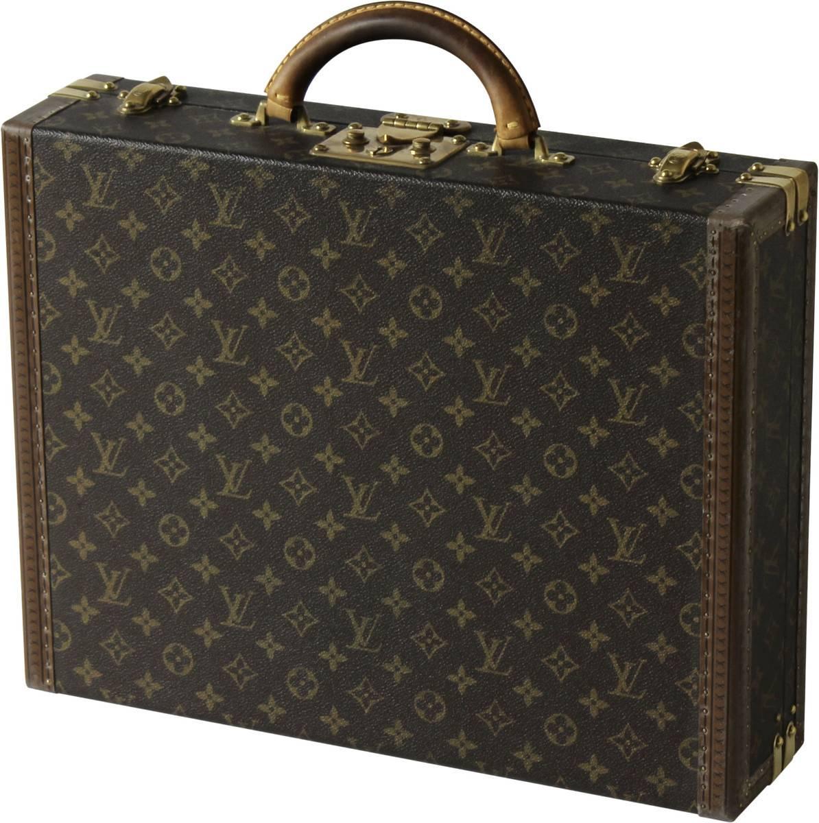 This beautiful vintage Louis Vuitton suitcase is in excellent condition and has a distinctive maroon interior. 

The handle has a beautiful patina finish and this case is adorned in brass hardware.