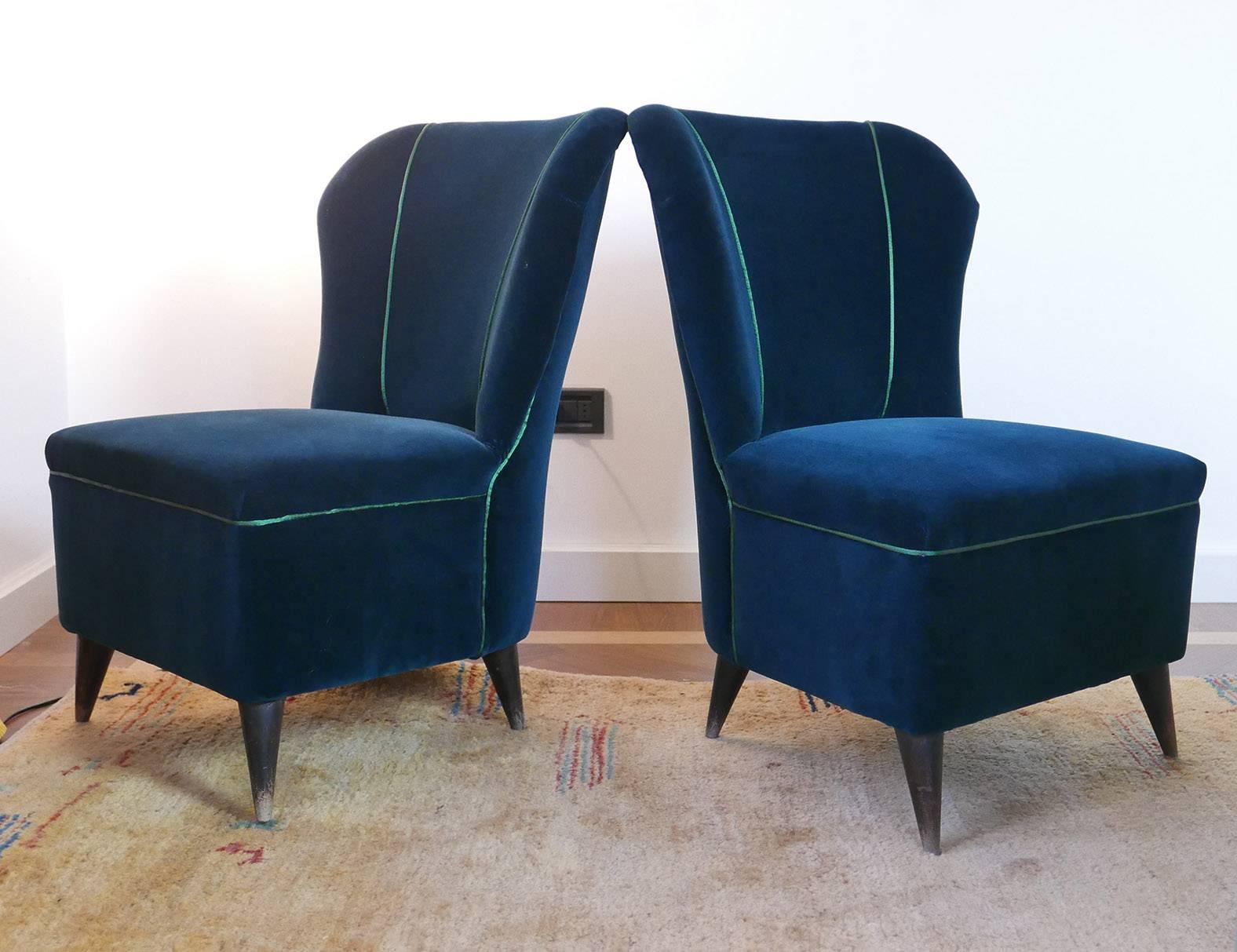 Mid-20th Century Pair of Enchanting Midcentury Armchairs  by ISA  in Green Velvet,  Italy 1950s