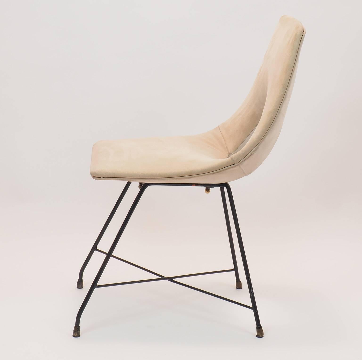 Midcentury Suede Chair  Designed by Augusto Bozzi for Saporiti, Italy, 1950s In Good Condition In Milano, IT