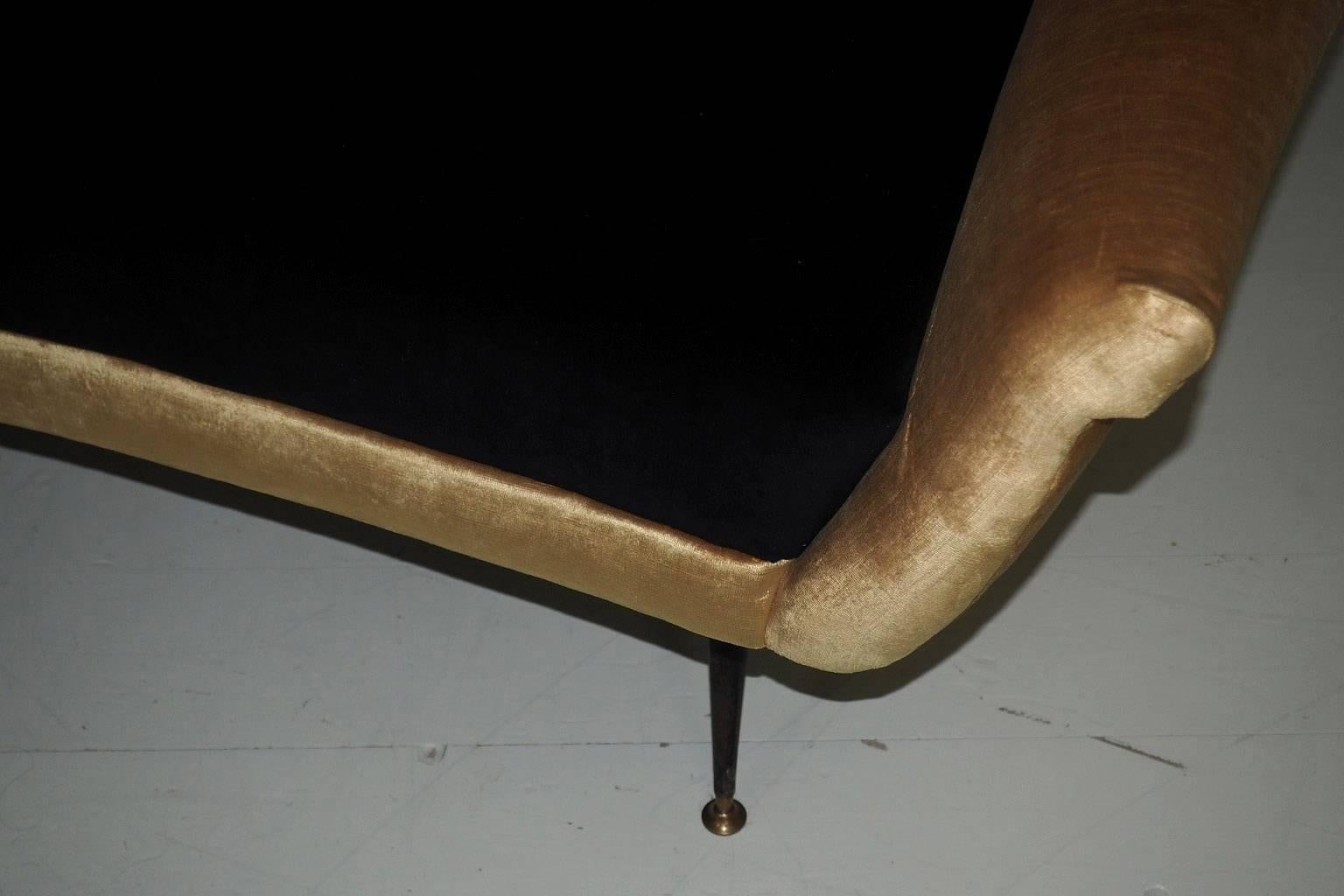 Italian  Curved Sofa by Federico Munari, circa 1950 In Excellent Condition In Milano, IT