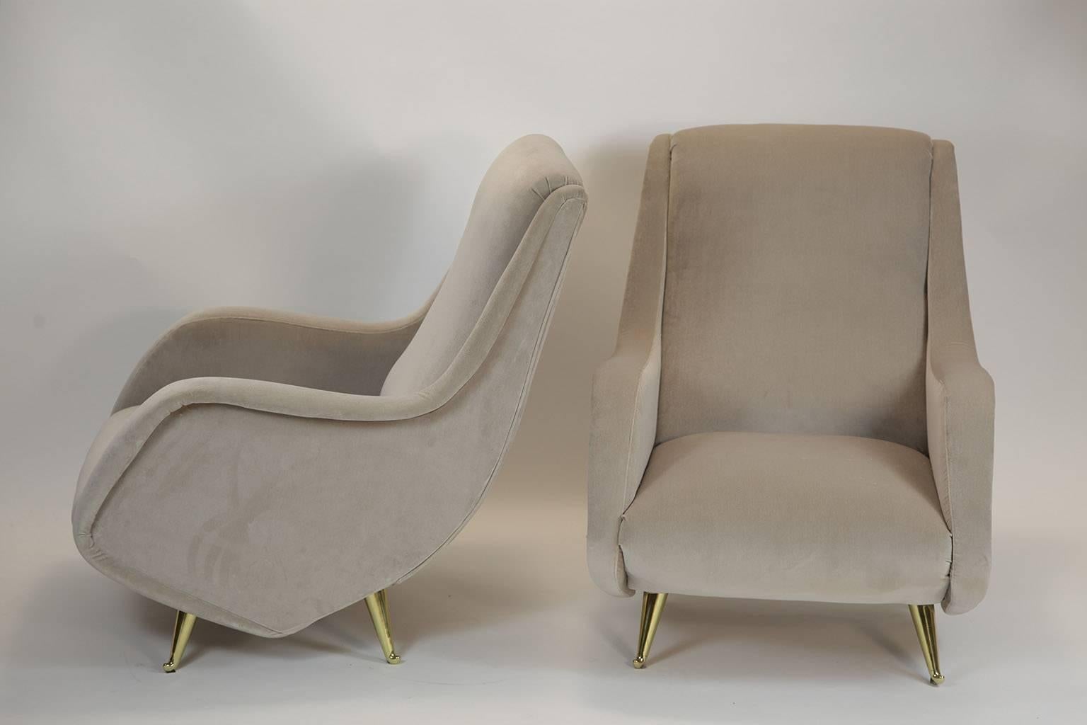 Italian Lounge Chairs. Manufactured By ISA,  Bergamo, Italy In Excellent Condition For Sale In Milano, IT