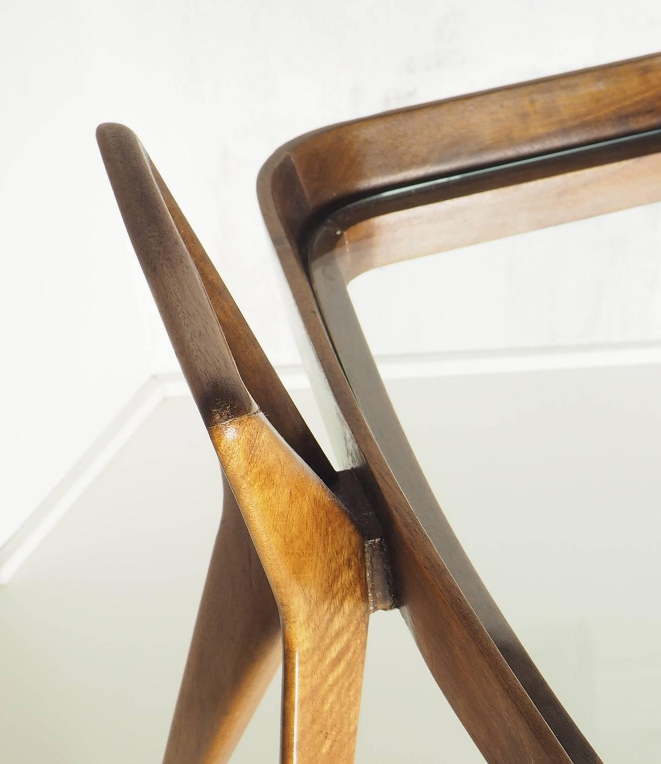 Ico Parisi Graceful and Rare Walnut Side Table, Milano 1954 4