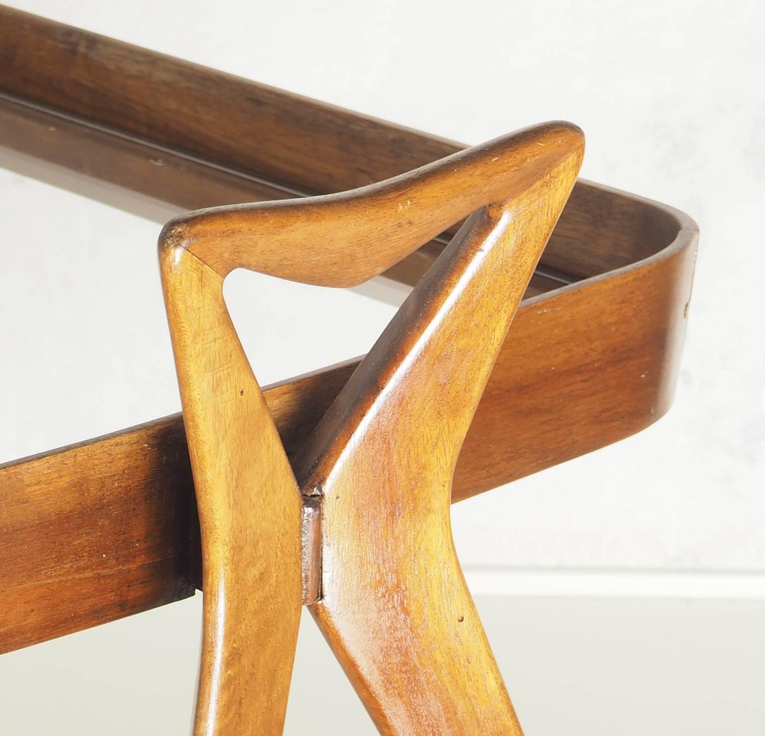 A wonderful design for this graceful and rare side table designed by Ico Parisi in 1950s.
High quality manufacture together with the best Ico Parisi design.
On the sides there are two wood moulded handles with decorative as functional use.
The