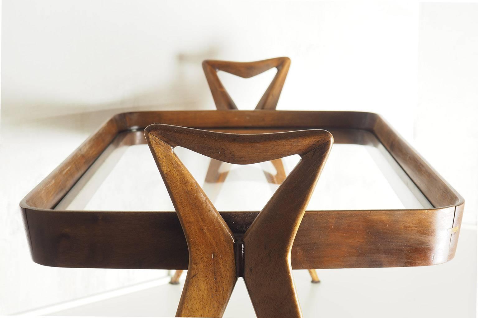 Italian Ico Parisi Graceful and Rare Walnut Side Table, Milano 1954