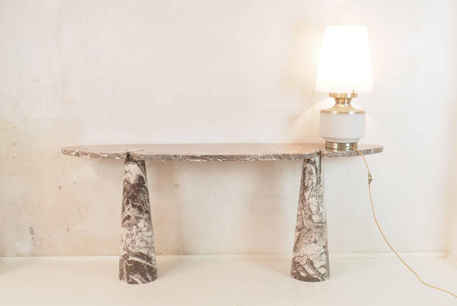 Rare breccia (one mix of grey, white and light brown),
 for this fine example of console, from the clever 