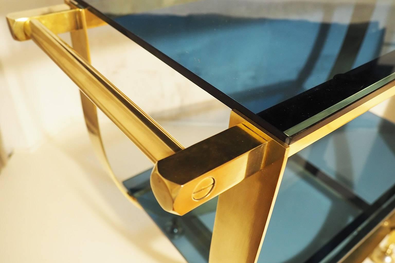 Mid-Century Modern Italian Unique and Glamorous Table Cart in Brass and Blue Crystal, Milano 1960s