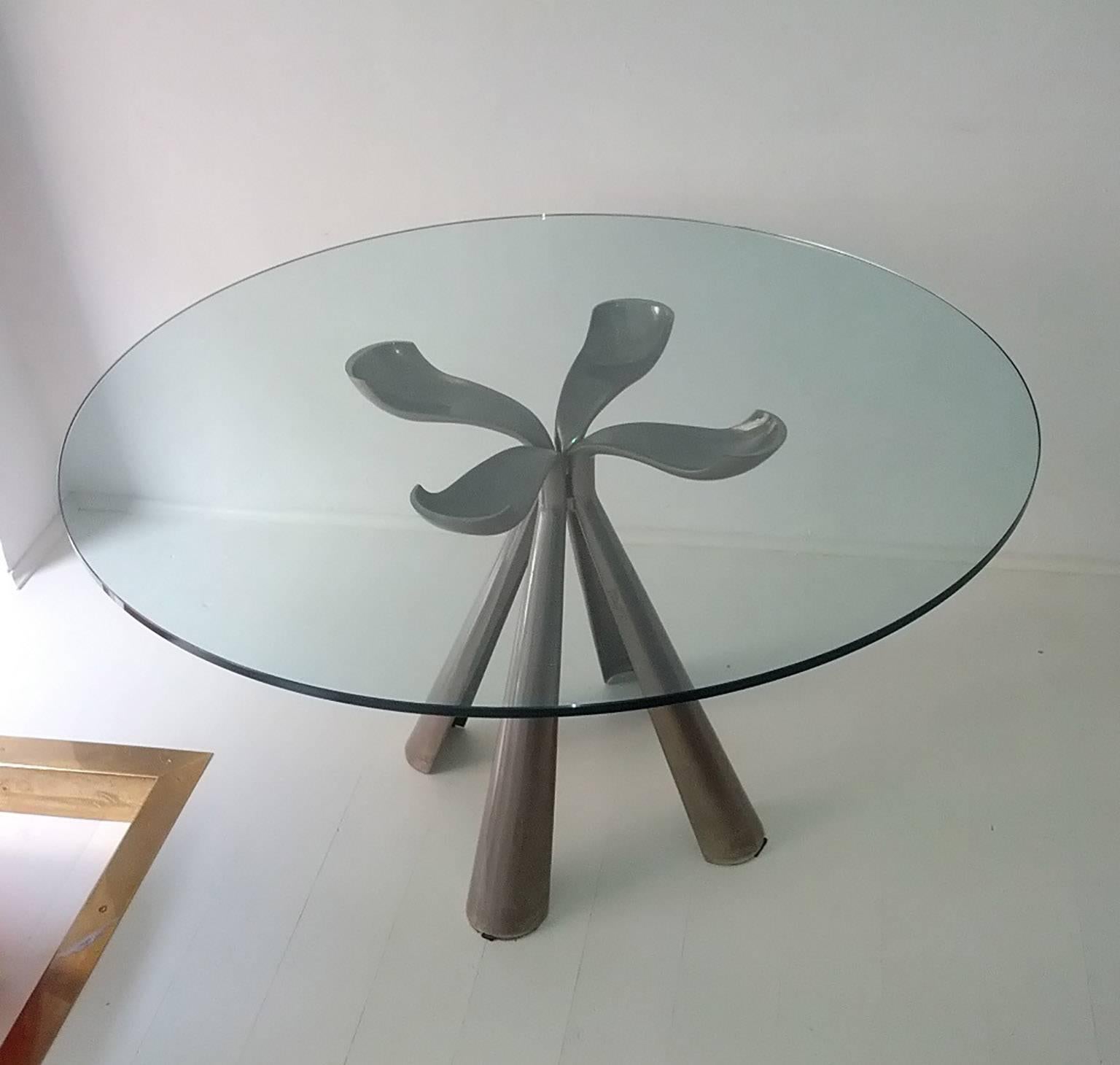 Late 20th Century Italian Elegant Centre or Dining Table by Vittorio Introini for Saporiti, Signed For Sale