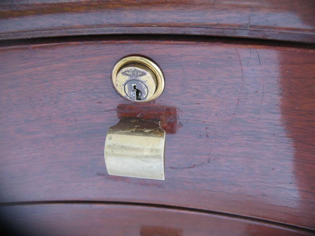 Italian Splendid Mahogany Commode designed by Osvaldo Borsani, Milano, 1950s For Sale 1