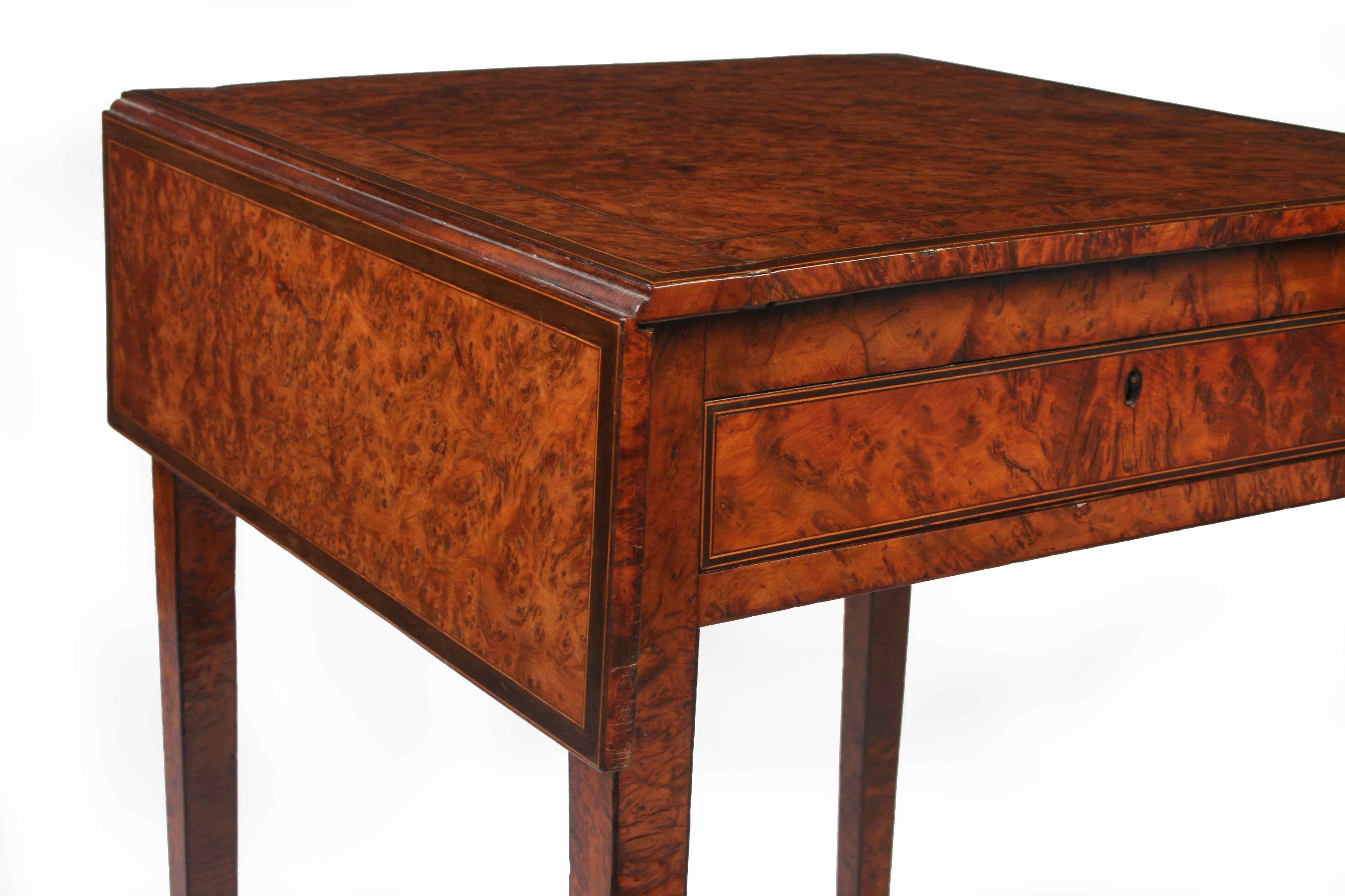 George III Burr Yew Wood Pembroke Table In Excellent Condition In Towcester, Northamptonshire