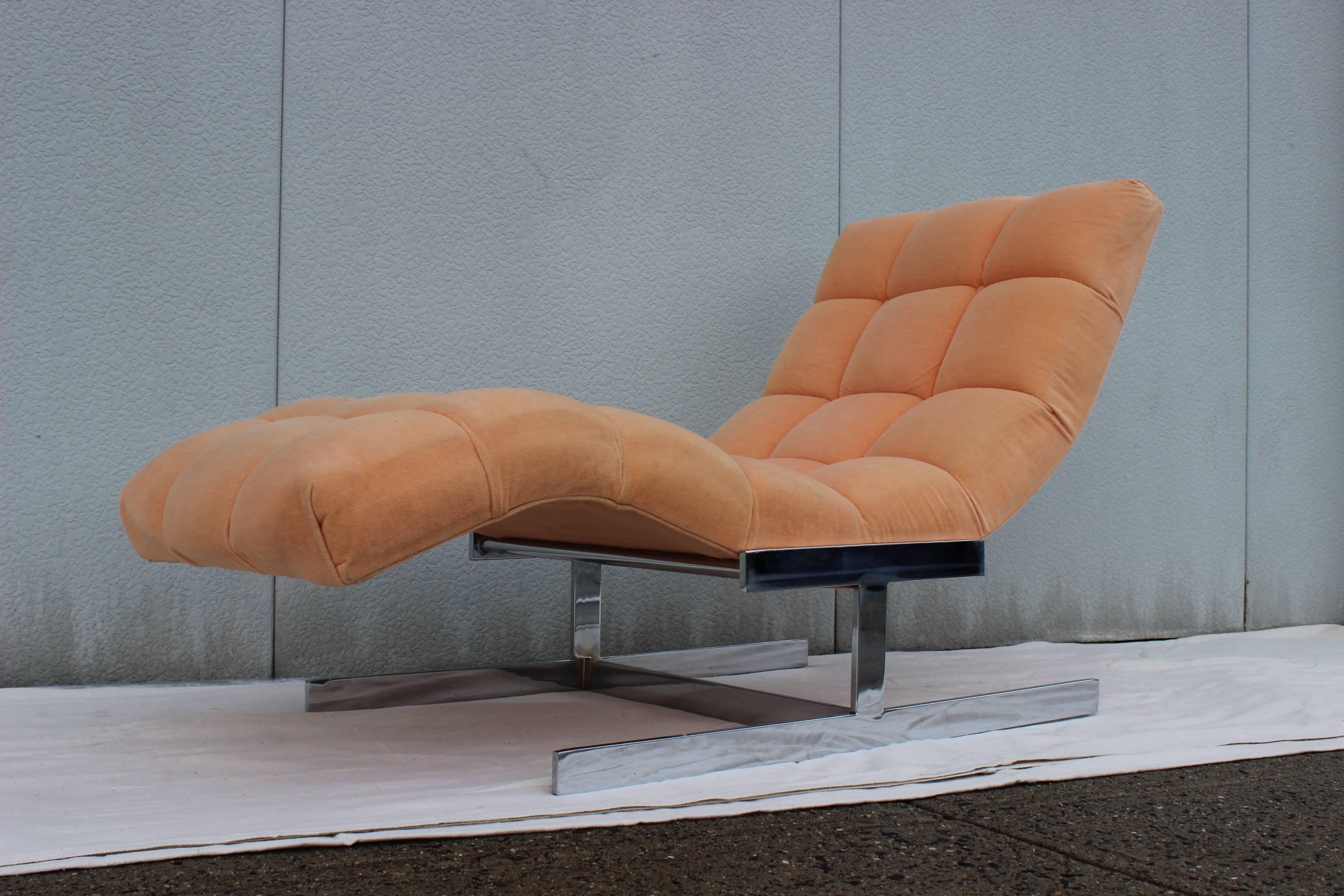 Stunning 1970s wave chaise longue by Milo Baughman in vintage velvet upholstery.