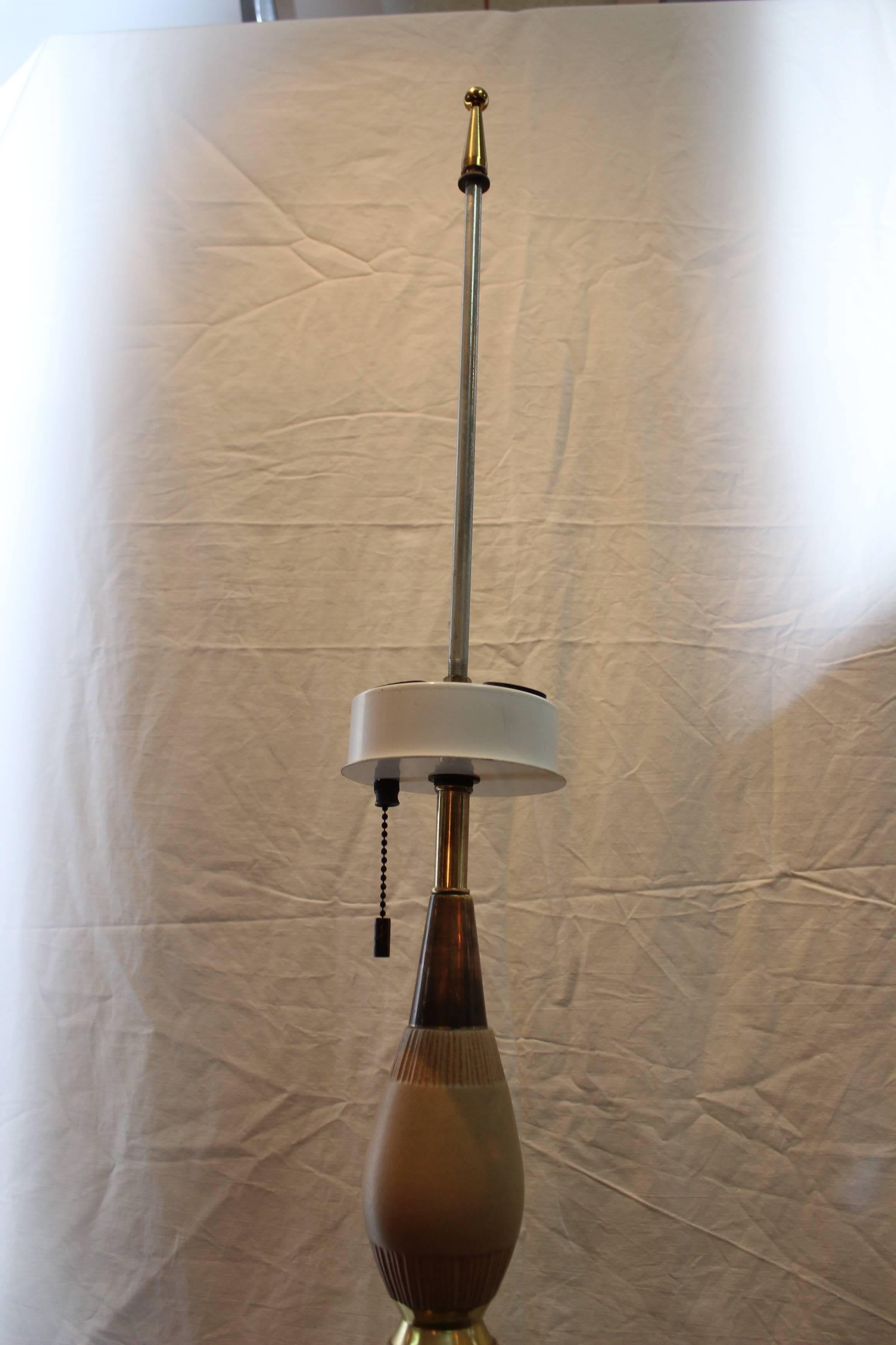 Large Gerald Thurston For Lightolier Table Lamp  For Sale 1