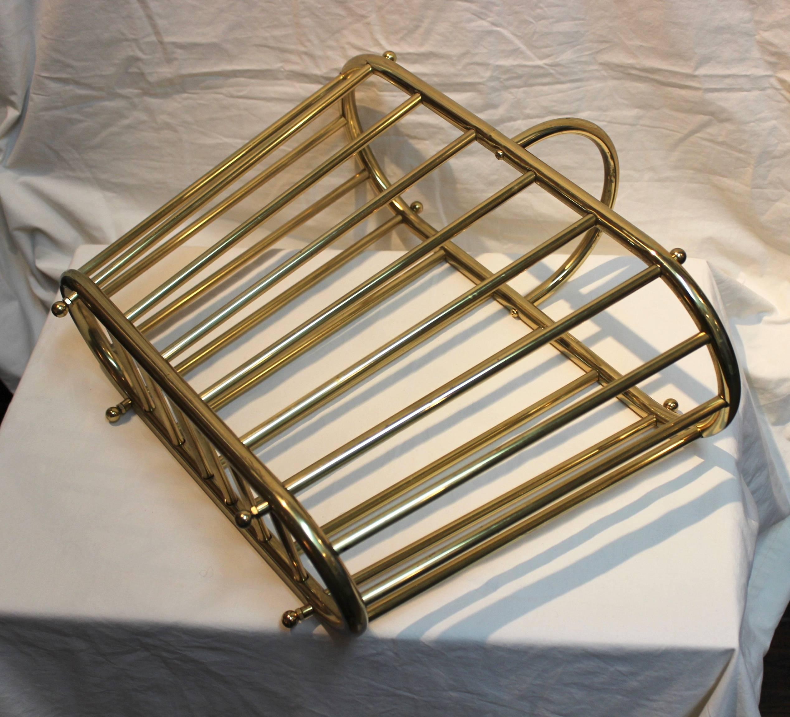 1960s Italian Brass Oval Magazine Holder In Good Condition For Sale In New York, NY